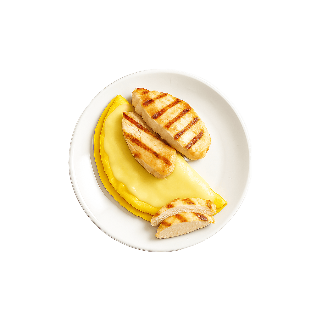 Assiette avec omelette, fromage et poulet grillé
